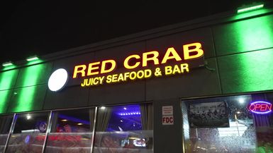 The Donna Drake Show Visits Red Crab In Rockville Center!