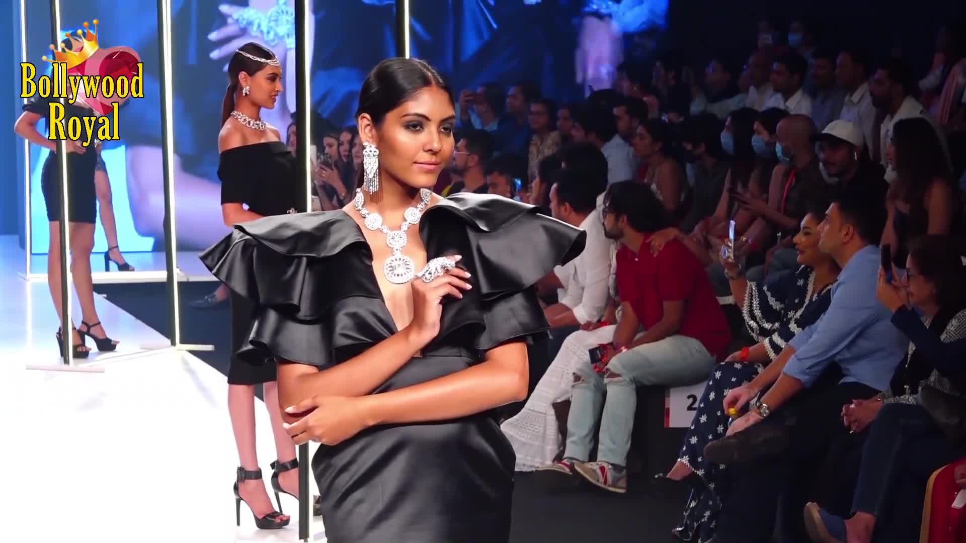 Karishma Tanna Turns Showstopper For Jewels By Queenie At Bombay Times Fashion Week 2020